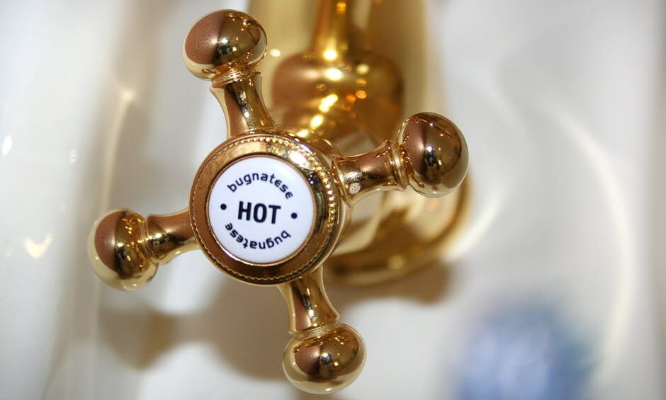 how long do landlords have to fix hot water